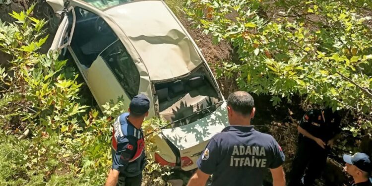 Adana’da otomobil uçuruma yuvarlandı! Yaralılar var