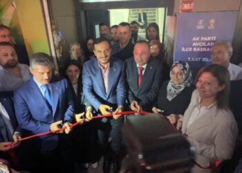 AK Parti Avcılar’da yeni ilçe binasını açtı