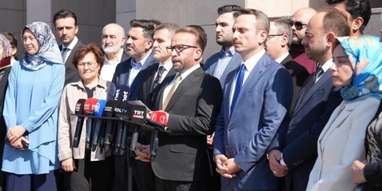 AK Parti İstanbul İl Başkanlığından Özgür Özel hakkında suç duyurusu