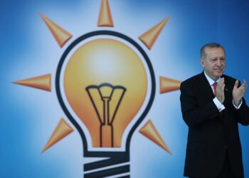 AK Parti’de 8 ilde görev değişikliği