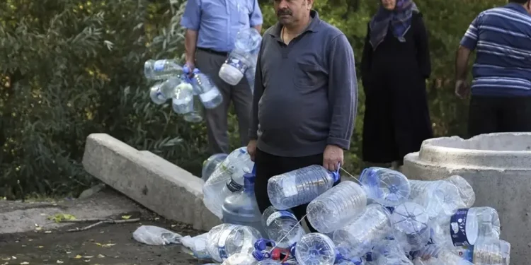 Başkentte Su Krizi: Halk Çeşmelere Akın Etti