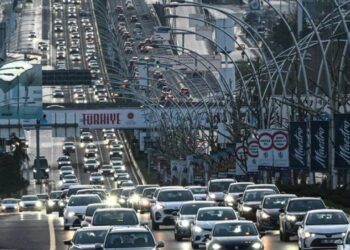Ankara’da trafik kaosu! Vatandaşlar yollarda yürüdü: Okullar açıldı ne olacak?