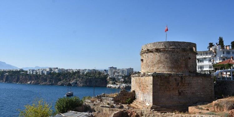 ‘Antalya Kaleiçi satılığa çıkarıldı’ iddialarına cevap geldi! DMM yalanladı