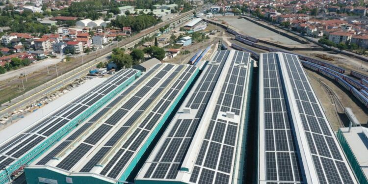 Bakan Uraloğlu: Milli Hızlı Tren ve Gaziray projesi güneş enerjisi ile üretilecek