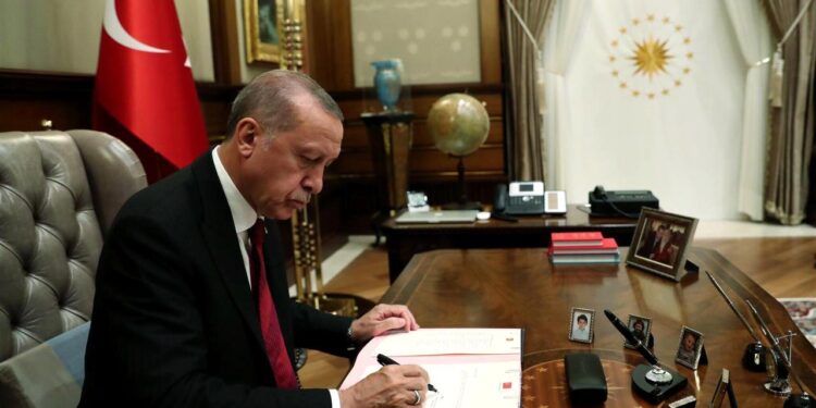 Başkan Erdoğan imzaladı! Bakanlık ve kamu kuruluşlarına kritik atamalar