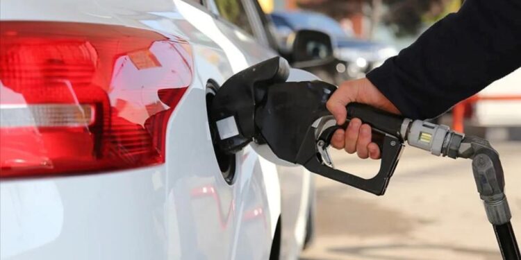 Benzine zam yolda