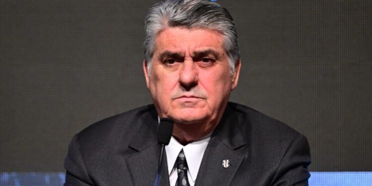Beşiktaş Başkanı Serdal Adalı FETÖ firarisine haddini bildirdi!