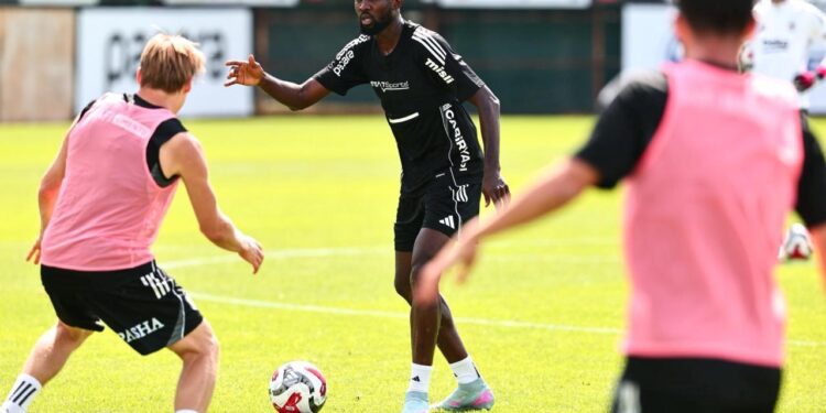 Beşiktaş’ın sakatlanan yeni transferi antrenmanlara başladı