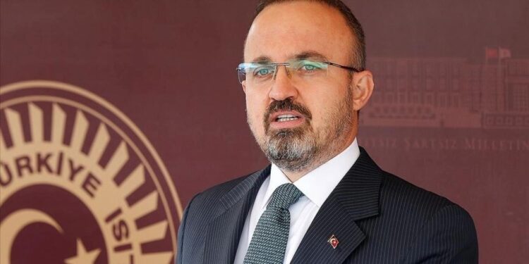 Bülent Turan: Polisi tartaklamanın, yargıca küfretmenin adı dokunulmazlık değildir