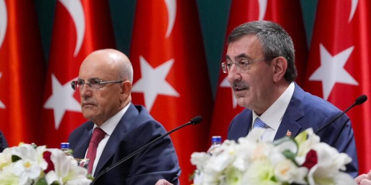 Cevdet Yılmaz duyurdu: Vergi zammı düşünmüyoruz, başka bir yol…