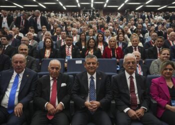 CHP 22. Olağanüstü Kurultayı başladı! Özel tek aday, Kılıçdaroğlu katılmadı