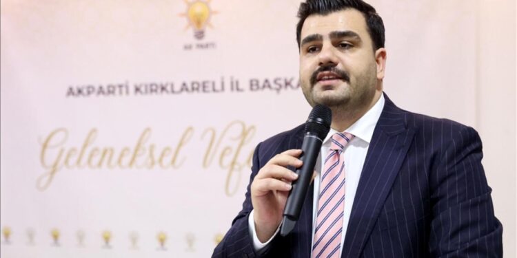 CHP Kurultayı sonrası Özel’e AK Parti’den ilk tepki: Siyasi rehinesin