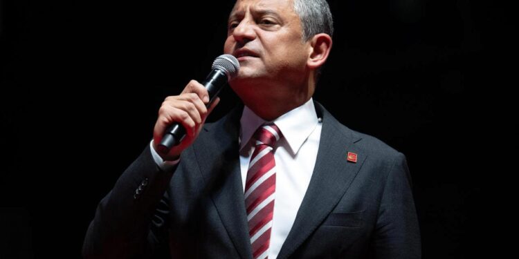 CHP’de sessizlik krizi! 15 başkan tek laf bile etmedi