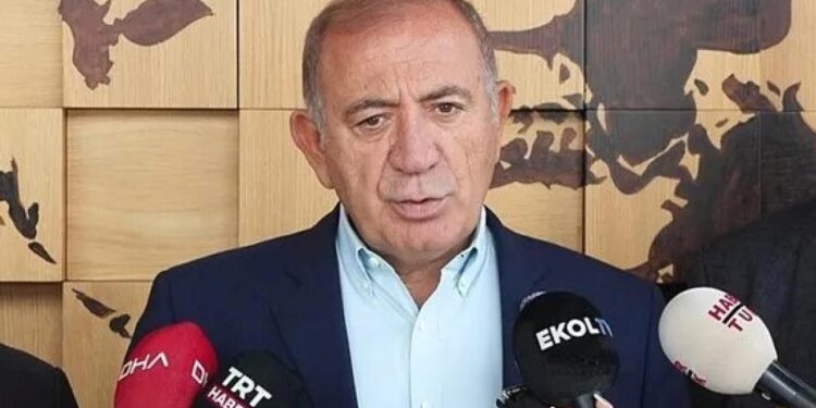 CHP’de sular durulmuyor! Gürsel Tekin’den 41 çalışan iddiasına yalanlama