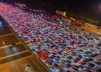 Tatil Trafiği Felç Etti! Çin’deki Manzara Şoke Etti