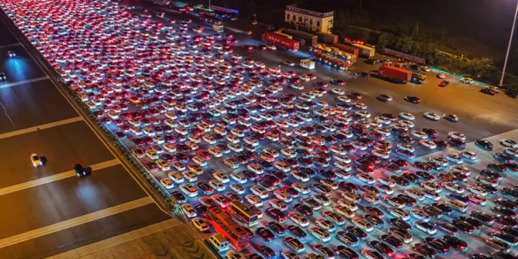 Tatil Trafiği Felç Etti! Çin’deki Manzara Şoke Etti