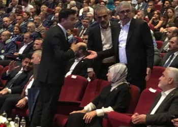 Diyarbakır’da Protokol Gerginliği: Salon Terk Edildi