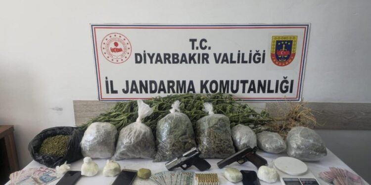 Diyarbakır’da 45 kilo esrar ele geçirildi