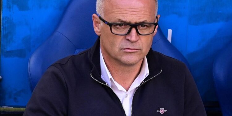 Dört haftada kovulan antrenör başkana sert çıktı: Kimse detayları bilmiyor