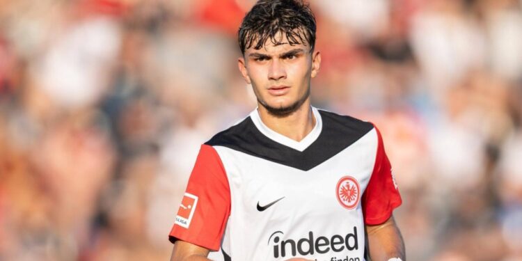 Eintracht Frankfurt, Can Uzun’un bonservisini belirledi: Tarihe geçecek