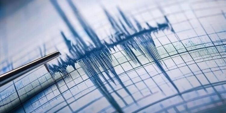 Endonezya’da 6.1 büyüklüğünde deprem
