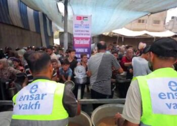 Ensar Vakfı’ndan Gazze’de anlamlı yardım: Sıcak yemek dağıtımı yapıldı
