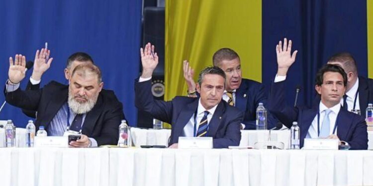 Fenerbahçe’de Genel Kurul toplantısı başladı! Ali Koç yönetimi ibra edilecek mi?