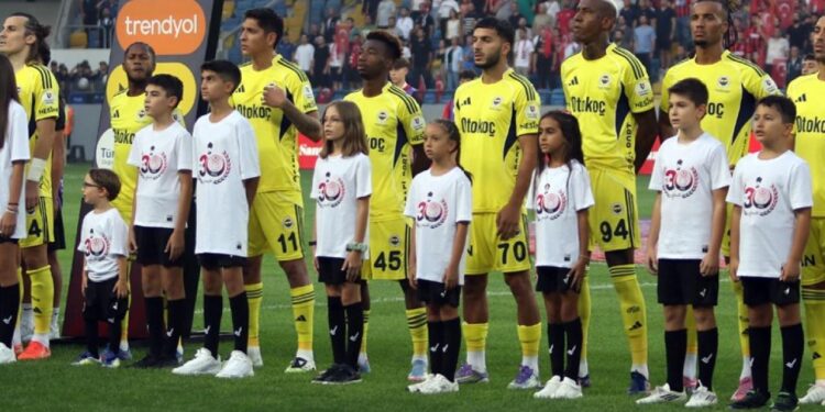 Fenerbahçe’nin yeni transferi 1 ay sahalardan uzak kalacak