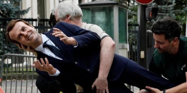 Fransa’da siyasi kriz! Macron karşıtı eylem!