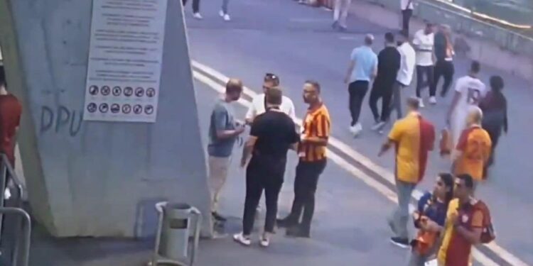 Galatasaray ‘karaborsa’ iddiasını kabul etti: Taraftara çağrı yapıldı