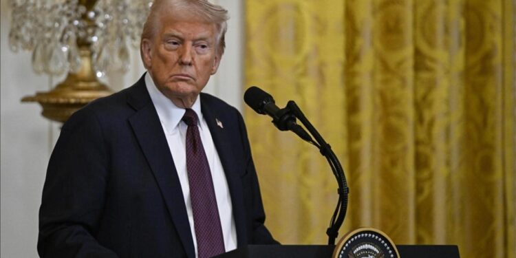 Gazetecilerden Trump’a terleten soru: Amaç Venezuela’da ‘rejim değişikliği’ mi?