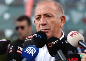 Gürsel Tekin sonunda isyan etti: Yeter, biz de insanız!