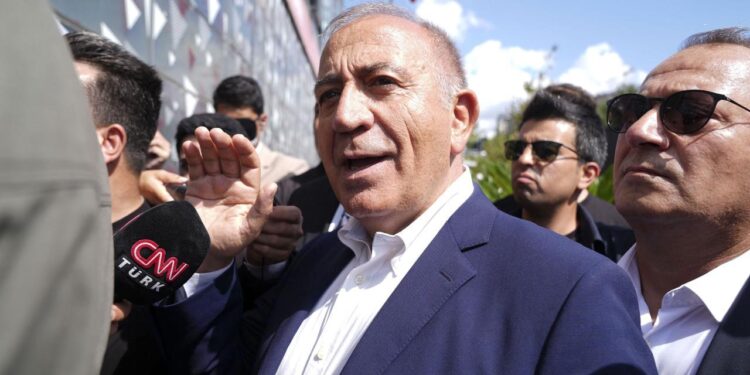 Gürsel Tekin’den sert çıkış: Bu son uyarım, yoksa konuşurum