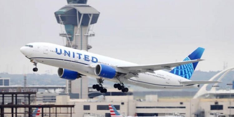 Havada panik! Japonya’da yolcu uçağı acil iniş yaptı! Yaralılar var