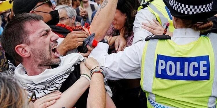İngiliz polisinden “Palestine Action” müdahalesi