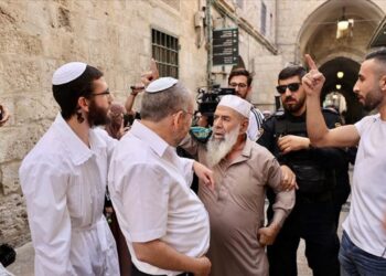 İsrailliler, Mescid-i Aksa’ya baskın düzenledi