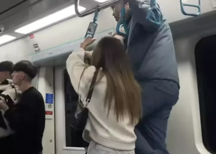 Pendik Marmaray İstasyonu’nda Yumruklu Kavga