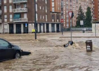 İtalya’da sağanak sele neden oldu! Caddeler göle döndü