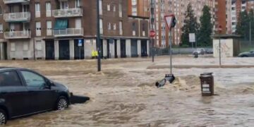 İtalya’da sağanak sele neden oldu! Caddeler göle döndü