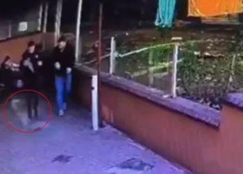 Bursa’da İtfaiyeciye Şişe Atıldı, Kıl Payı Yaralanmadı