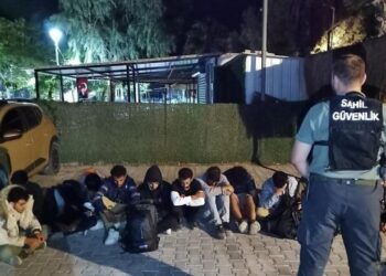İzmir’de 14 düzensiz göçmen yakalandı