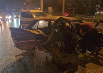 Kadıköy’de 3 araçlık zincirleme kaza!