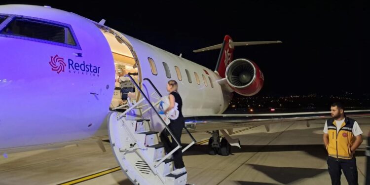 Kalp hastası bebek, ambulans uçakla sevk edildi