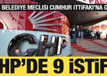 Karabağlar Belediyesi’nde CHP’li 9 belediye meclis üyesi istifa etti