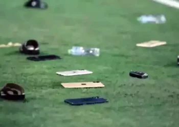 Katar’da Olaylı Maç! Sahaya Atılanlar Şaşkına Çevirdi