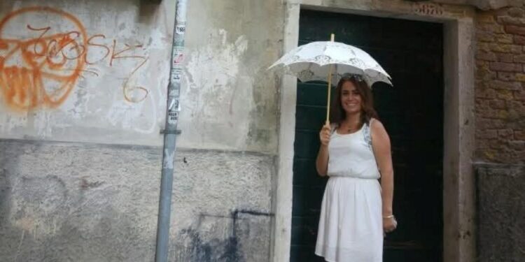 Kayınpederinin 5 yaşındaki kızının gözü önünde bıçakladığı Başak, öldü!