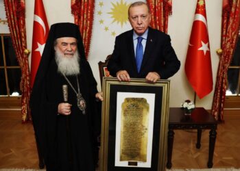 Kudüs Rum Ortodoks Patriği Giannopoulos’tan Cumhurbaşkanı Erdoğan’a anlamlı hediye