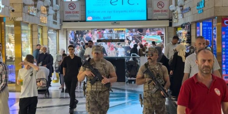 Kuyumcuyu tehdit edip, 10 milyon avro haraç istediler