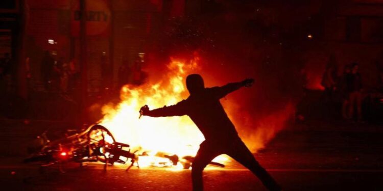 Macron karşıtı eylemlerde 675 gözaltı!