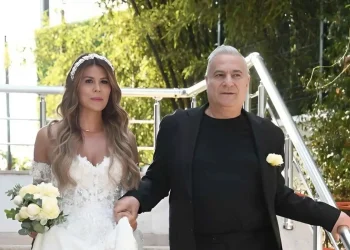 Mehmet Ali Erbil’den eşine dudak uçuklatan jest